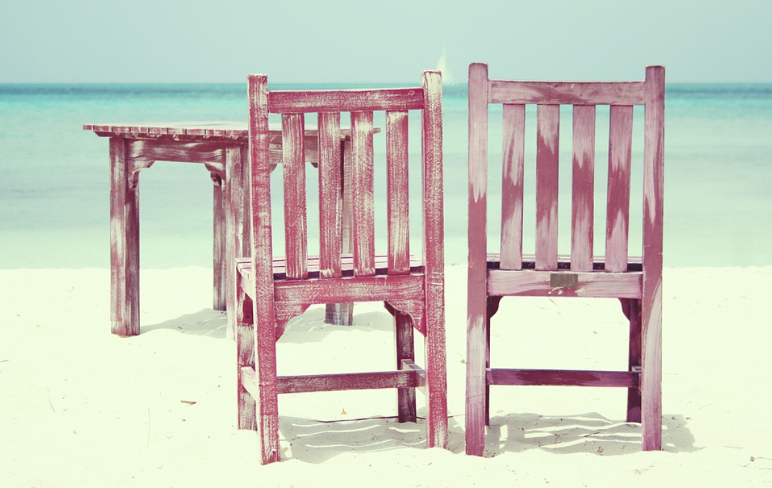 židle na pláži