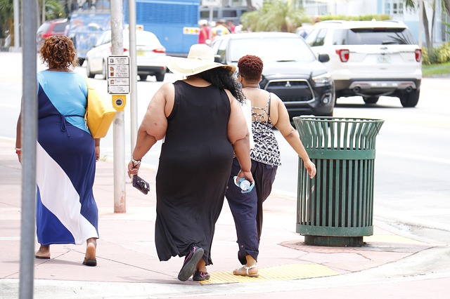 tři tlusté ženy